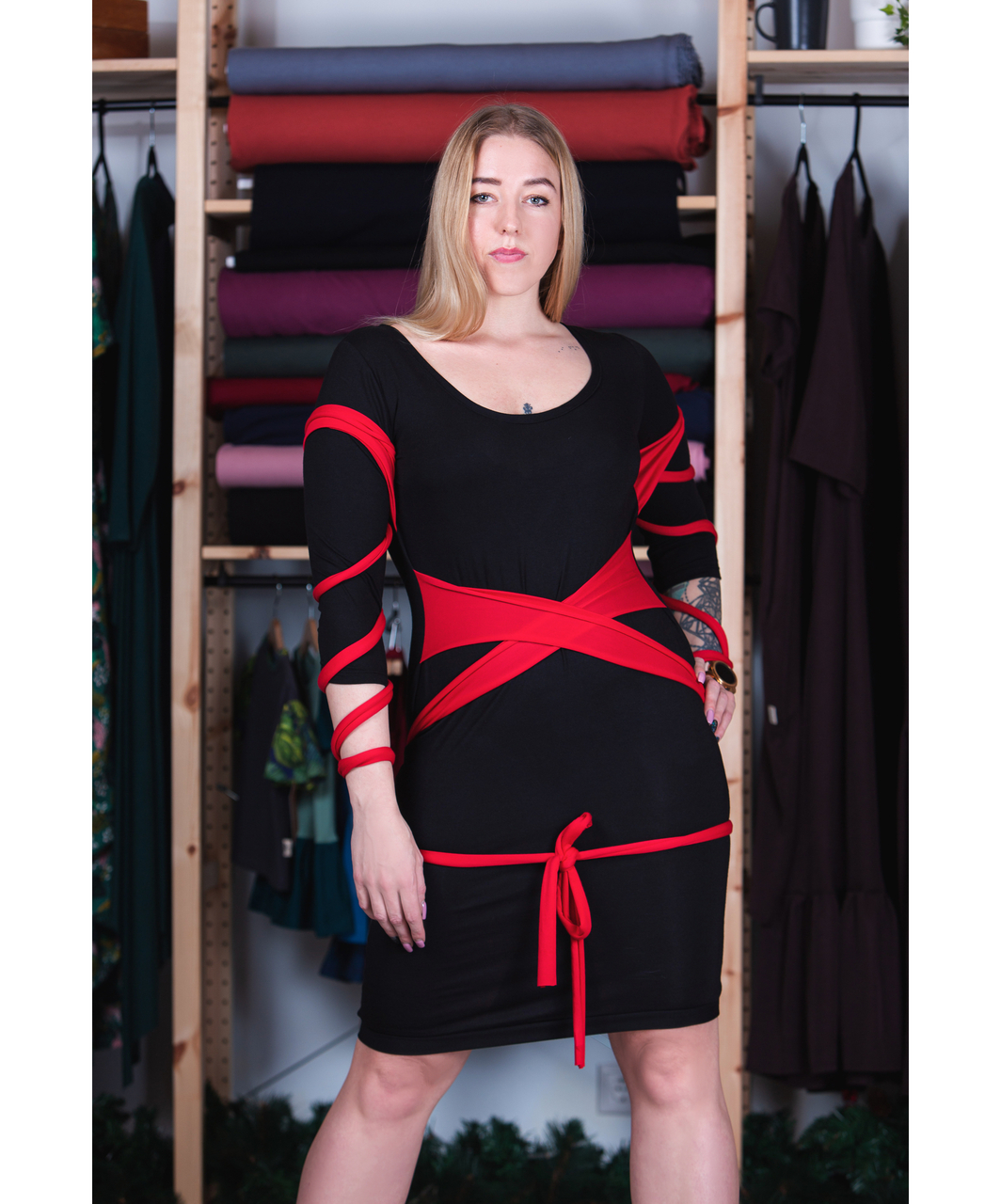 MAKE black tencel dress with sewn-in red sashes