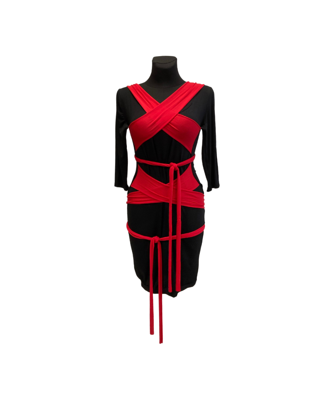 MAKE juoda liocelio suknelė su įsiūtomis raudonomis juostomis