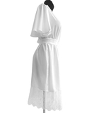 MAKE balts tencela halāts ar mežģīņu apakšmalu
