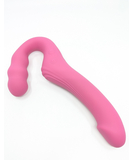 She.E.O. wibrator strap-on bez pasków z pilotem