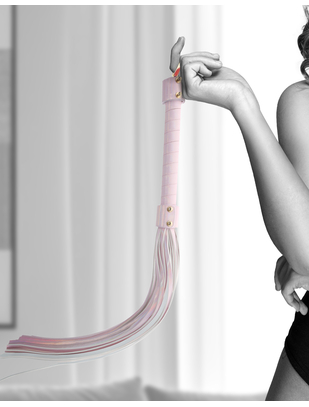 Ouch! Paris bat ze sztucznej skóry